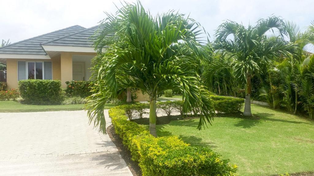 Villa @ The Palms Priory Exterior photo